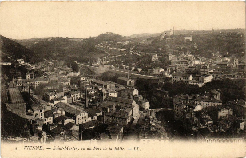 Carte postale ancienne Vienne - Saint-Martin vu du Fort de la Batie à Vienne
