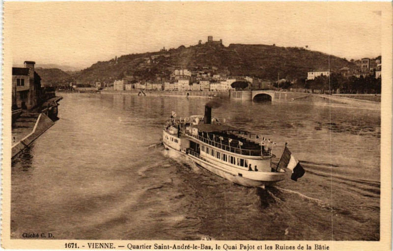 Carte postale ancienne Vienne - Quartier Saint-Andre le Bas le Quai Pajot à Vienne