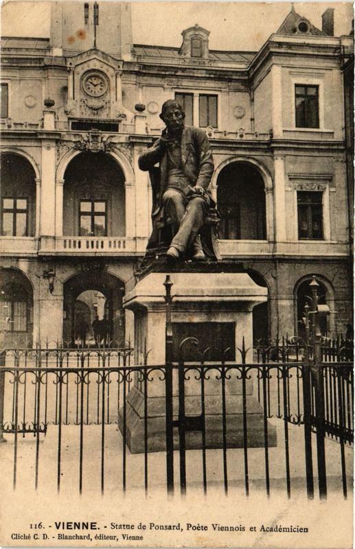 Carte postale ancienne Vienne - Statue de Pousard à Vienne