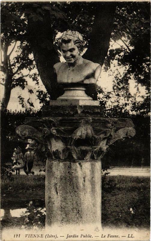Carte postale ancienne Vienne - Jardin Public. - Le Faune à Vienne