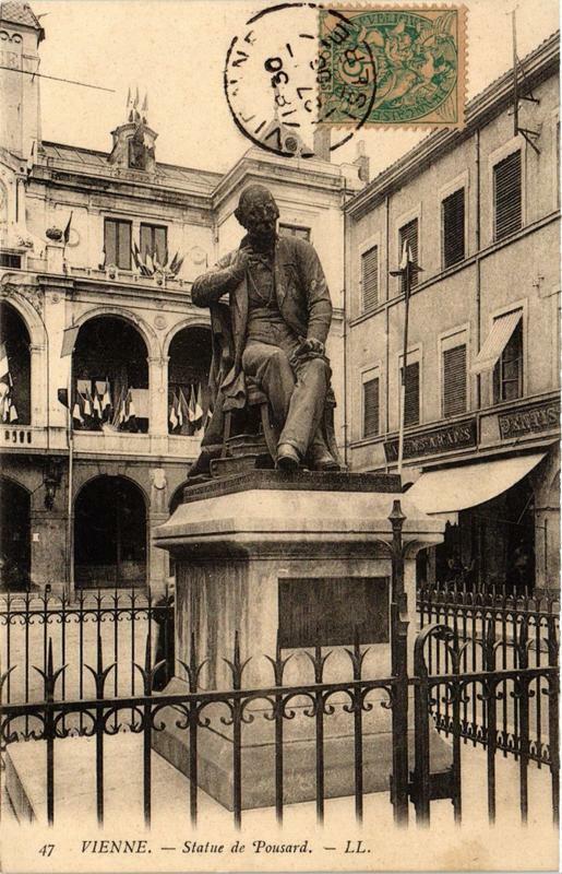 Carte postale ancienne Vienne - Statue de Pousard à Vienne