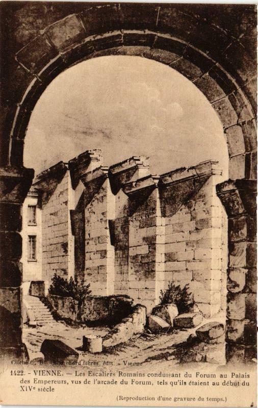 Carte postale ancienne Vienne - Les escaliers Romains conduisant du Forum à Vienne