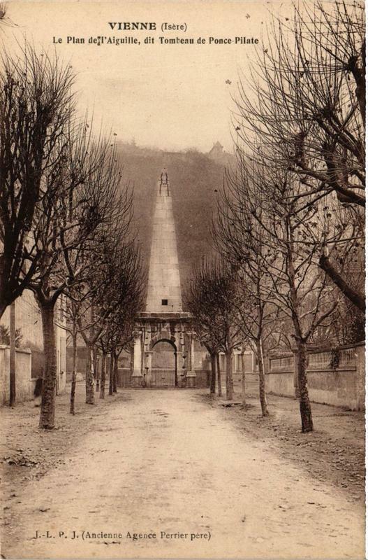 Carte postale ancienne Vienne - Le Plan de l'Aiguille dit Tombeau de Ponce Pilate à Vienne