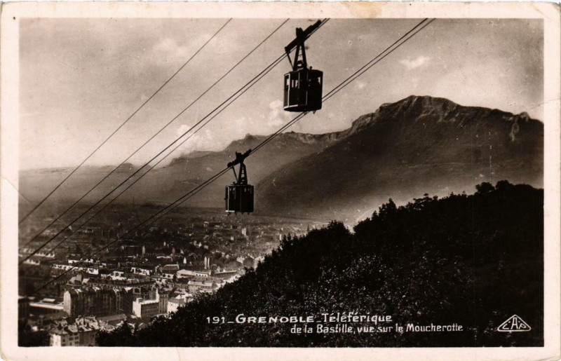 Carte postale ancienne Grenoble - Téléférique de la Bastille vue sur le Moucherotte à Grenoble