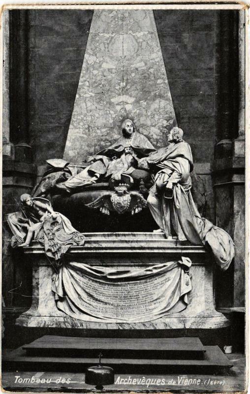 Carte postale ancienne Tombeau des ARCHEVEQUEs de Vienne à Vienne
