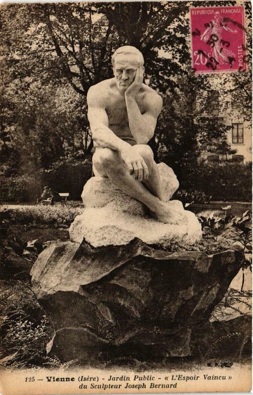 Carte postale ancienne Vienne - Jardin Public.L'Espoir Vaincu du Sculpteur J. Bernard à Vienne