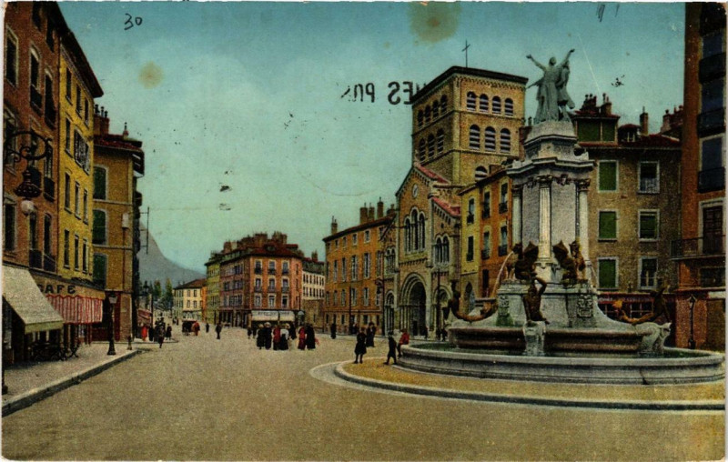 Carte postale ancienne Grenoble - Place Notre Dame Monument du Centenaire à Grenoble