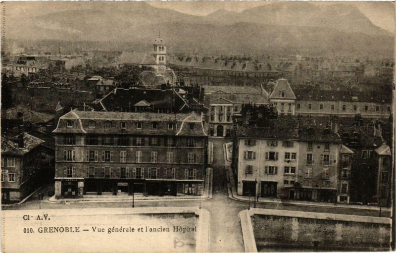 Carte postale ancienne Grenoble - Vue générale et l'ancien Hopital à Grenoble