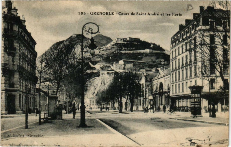 Carte postale ancienne Grenoble - Cours de Saint-Andre et le Forts à Grenoble