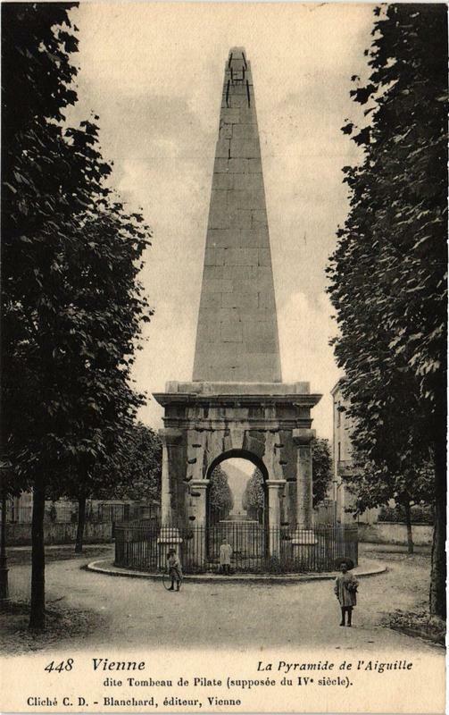 Carte postale ancienne Vienne - La Pyramide de l'Aiguille à Vienne