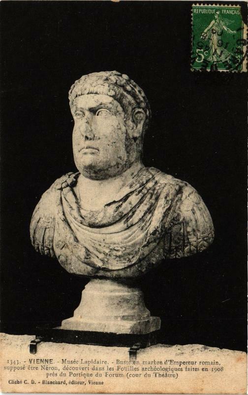 Carte postale ancienne Vienne - Musée Lapidaire-Buste en marbre d'Empereur romain à Vienne