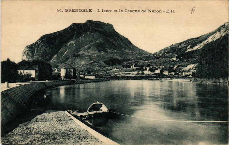 Carte postale ancienne Grenoble - L'Isere et le Casque de Néron à Grenoble