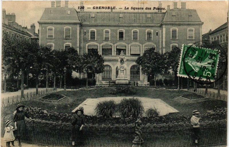 Carte postale ancienne Grenoble - Le Square des Postes à Grenoble
