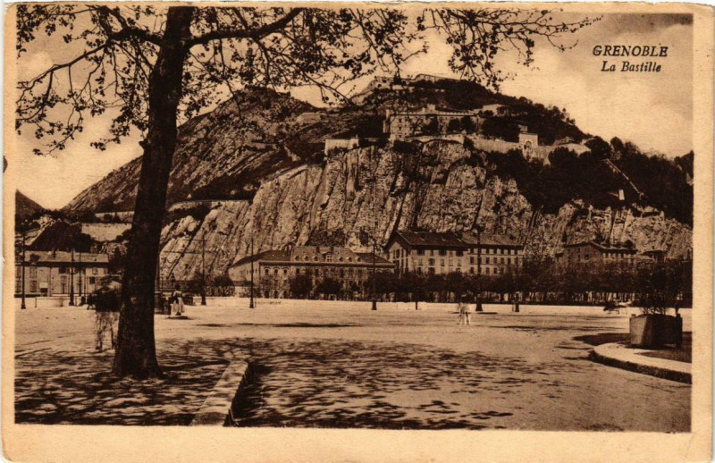 Carte postale ancienne Grenoble - La Bastille à Grenoble