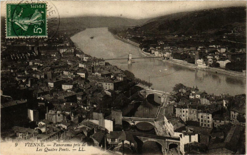 Carte postale ancienne Vienne - Panorama. Les Quatre Ponts à Vienne