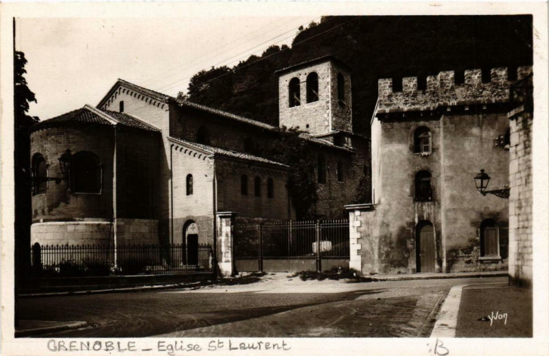 Carte postale ancienne Grenoble Eglise Saint-Laurent à Grenoble