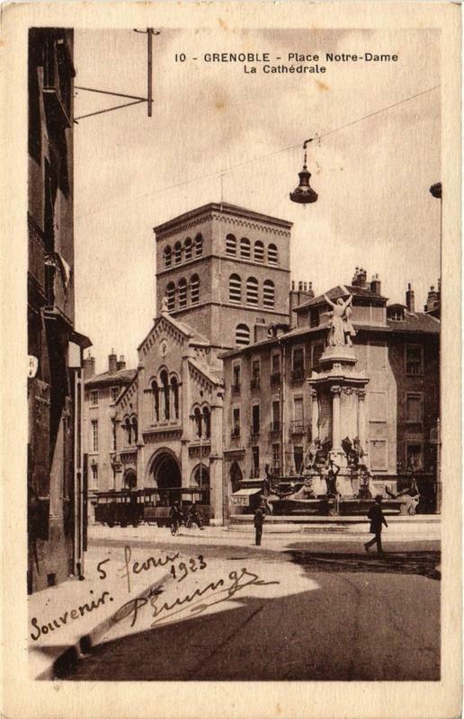 Carte postale ancienne Grenoble Place N.-D. La Cathédrale à Grenoble