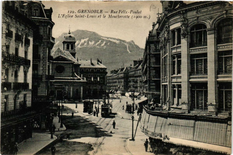 Carte postale ancienne Grenoble Rue Félix Poulat l'Eglise Saint-Louis à Grenoble