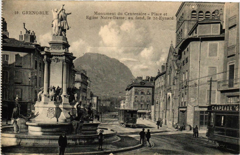 Carte postale ancienne Grenoble Monument du Centenaire Place et Eglise N.-D. à Grenoble