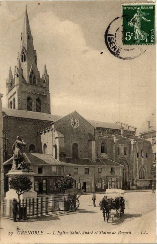 Carte postale ancienne Grenoble L'Eglise Saint-Andre et Statue de Bayard à Grenoble