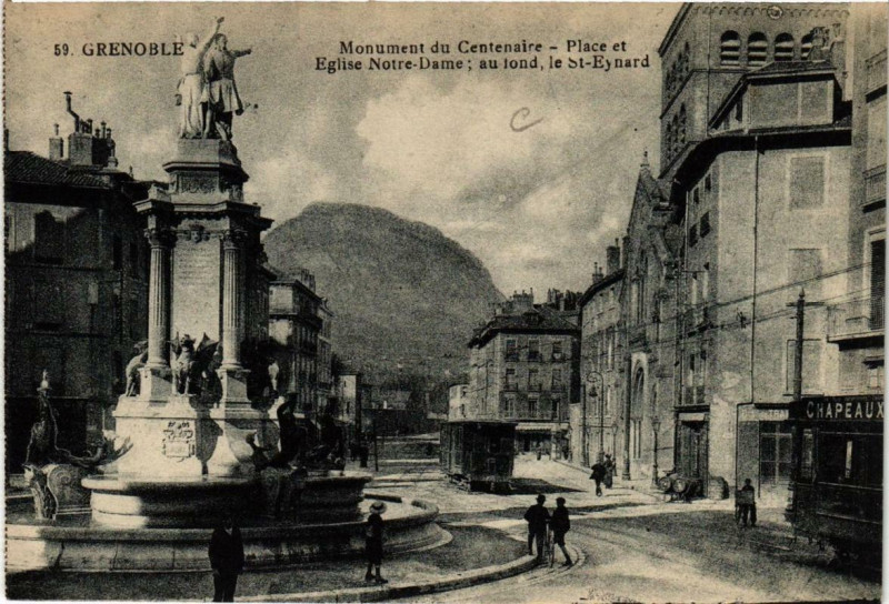 Carte postale ancienne Grenoble Monument du Centenaire Place et Eglise N.-D. à Grenoble