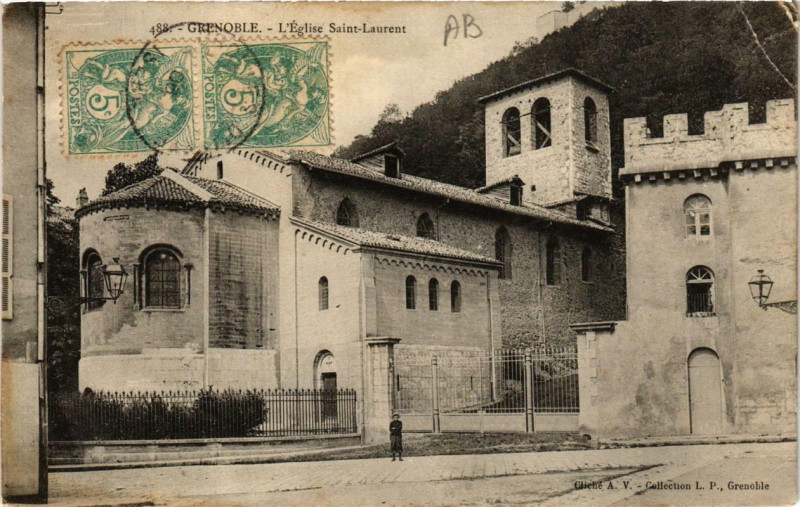 Carte postale ancienne Grenoble L'Eglise Saint-Laurent à Grenoble