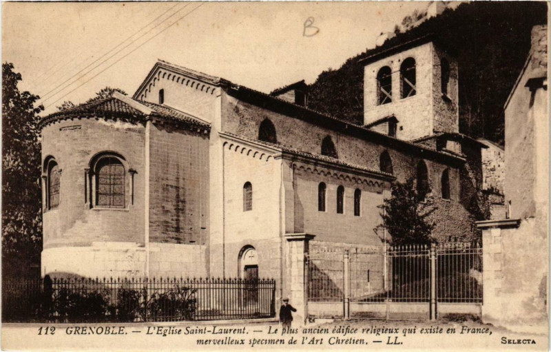 Carte postale ancienne Grenoble L'Eglise Saint-Laurent à Grenoble
