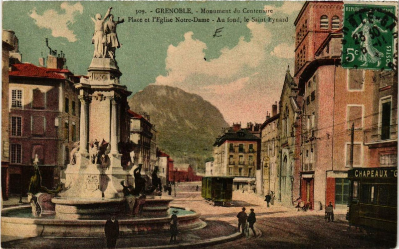 Carte postale ancienne Grenoble Monument du Centenaire Place et l'Eglise N.-D. à Grenoble