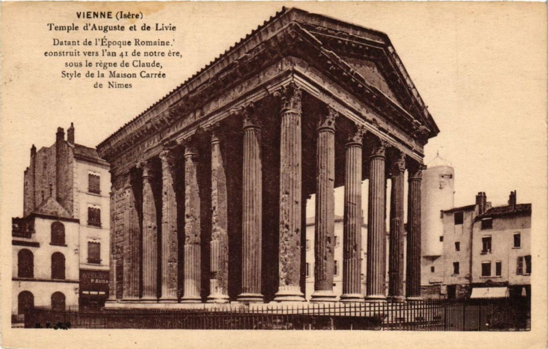 Carte postale ancienne Vienne Temple d'Auguste et de Livie Datant de l'époque Romaine à Vienne