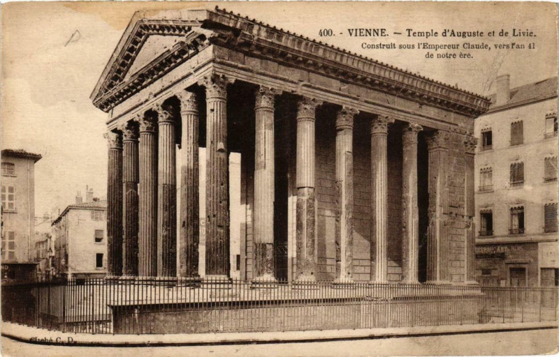Carte postale ancienne Vienne - Temple d'Auguste et de Livie à Vienne