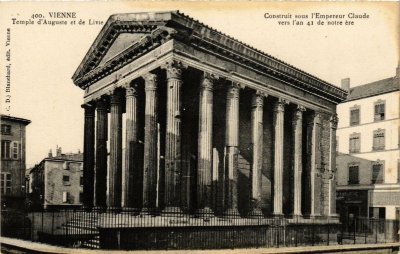 Carte postale ancienne Vienne - Temple d'Auguste et de Livie à Vienne