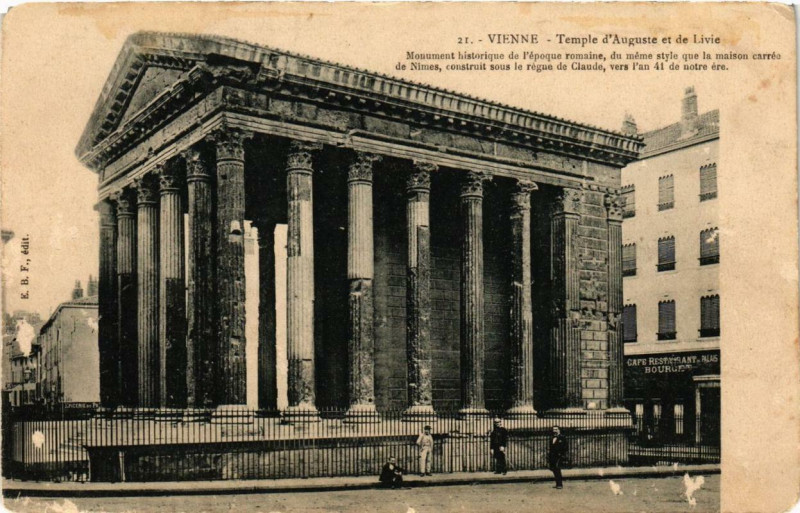 Carte postale ancienne Vienne - Temple d'Auguste et de Livie à Vienne