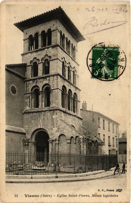 Carte postale ancienne Vienne - Eglise Saint-Pierre Musée lapidaire à Vienne