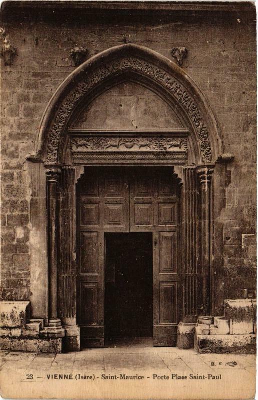 Carte postale ancienne Vienne - Cathédrale Saint-Maurice. Porte Place Saint-Paul à Vienne