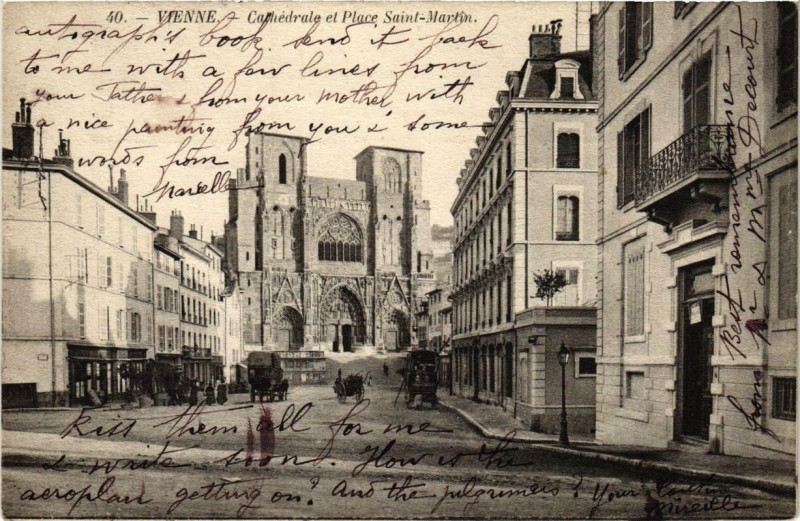 Carte postale ancienne Vienne - Cathédrale et Place Saint-Martin à Vienne
