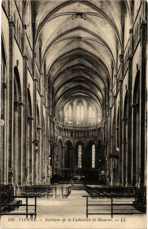 Carte postale ancienne Vienne - Intérieur de la Cathédrale Saint-Maurice à Vienne
