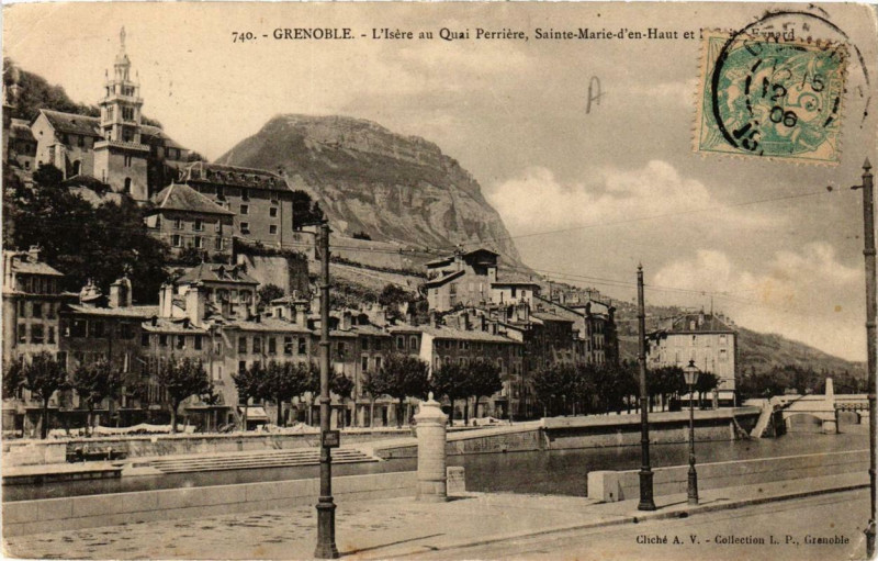 Carte postale ancienne Grenoble L'Isere au Quai Perriere Sainte-Marie d'en-Haut à Grenoble