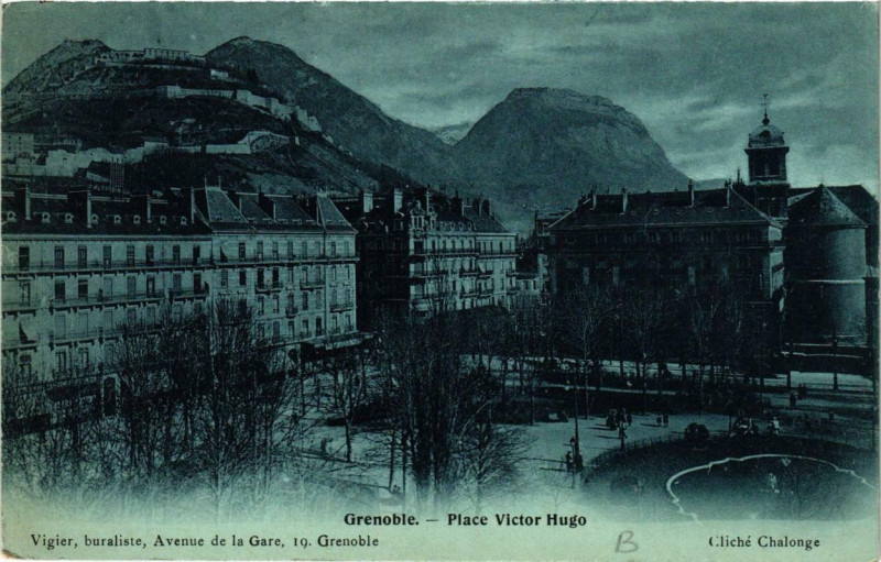 Carte postale ancienne Grenoble Place Victor-Hugo à Grenoble