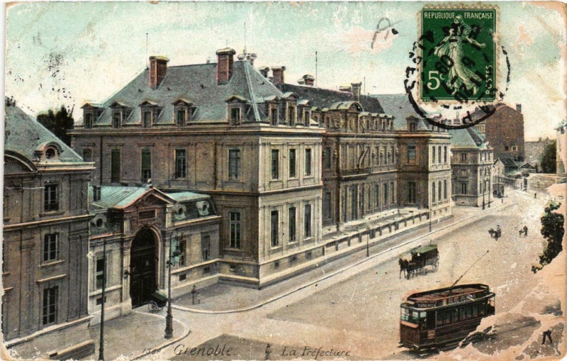 Carte postale ancienne Grenoble La Préfecture à Grenoble