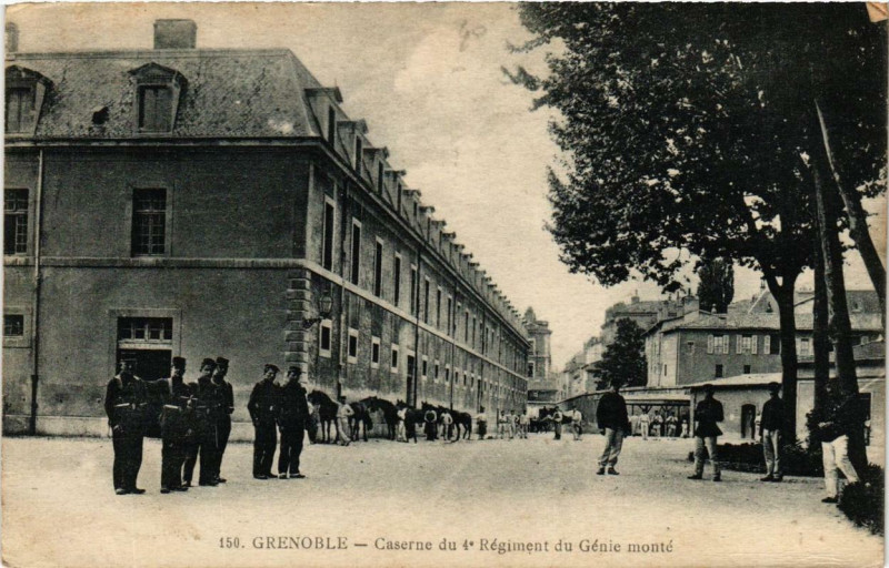 Carte postale ancienne Grenoble Caserne du 4e Regiment du Génie monté à Grenoble