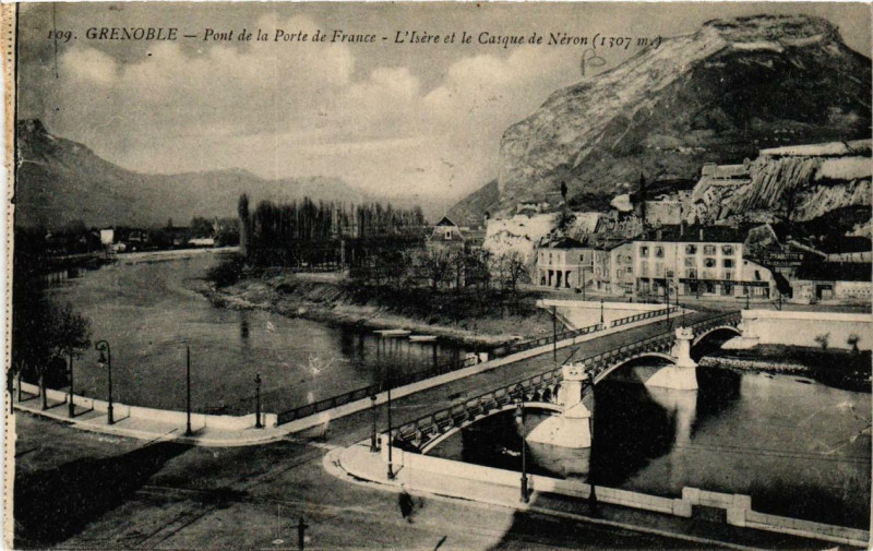 Carte postale ancienne Pont de la Porte de France, l'Isère et le Casque de Néron à Grenoble