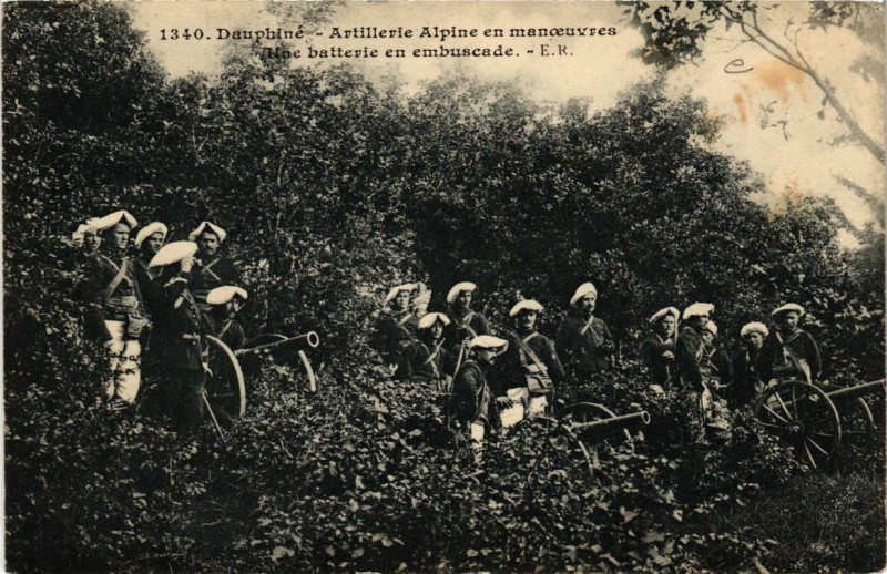 Carte postale ancienne Grenoble Artillerie Alpine en manoeuvres Une batterie à Grenoble