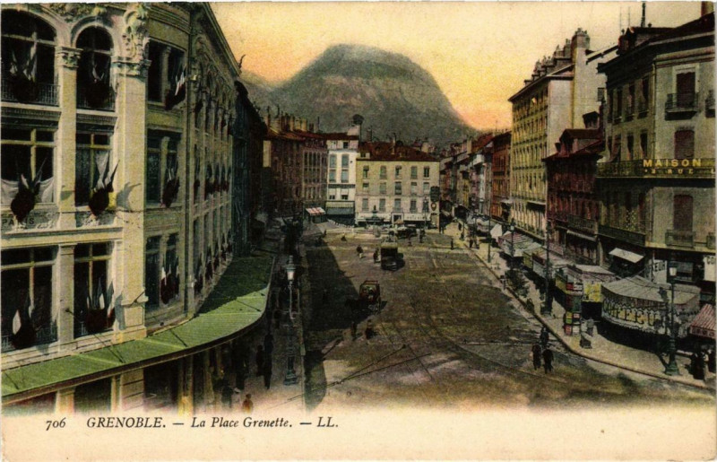 Carte postale ancienne Grenoble La Place Grenette à Grenoble