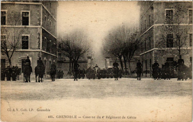 Carte postale ancienne Grenoble Caserne du 4e Regiment de Genie à Grenoble