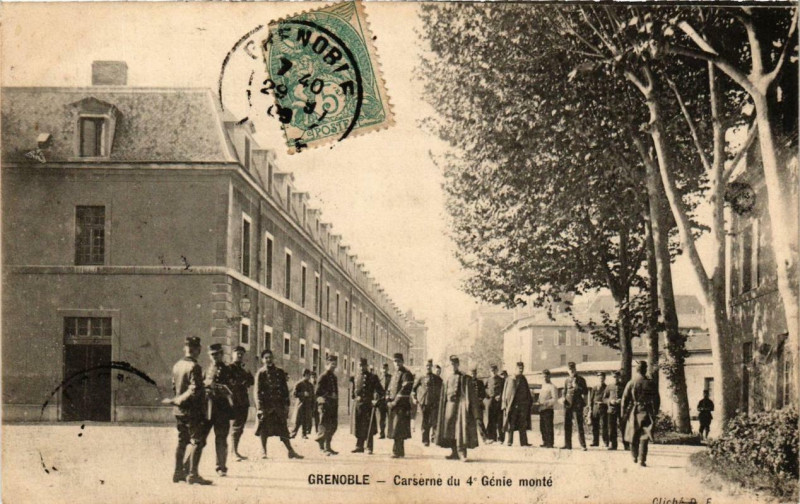 Carte postale ancienne Grenoble Caserne du 4e Genie monté à Grenoble