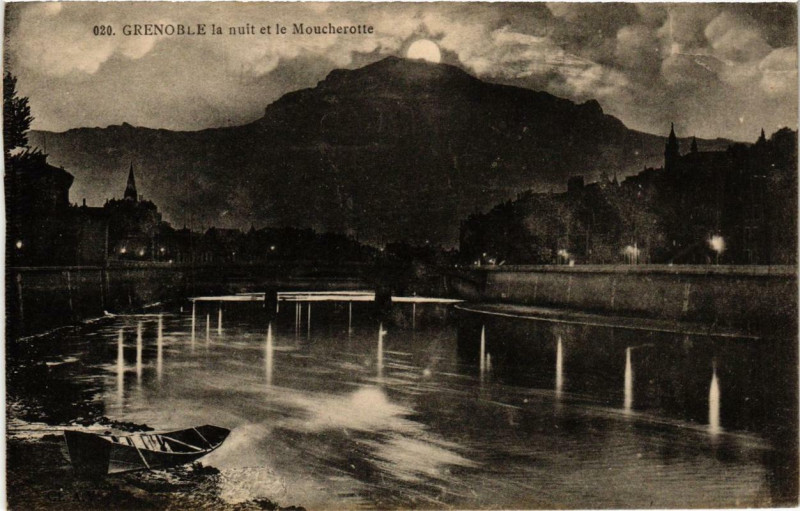 Carte postale ancienne Grenoble la nuit et le Moucherotte à Grenoble