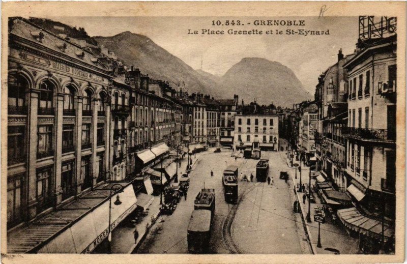 Carte postale ancienne Grenoble La Place Grenette et le Saint-Eynard à Grenoble