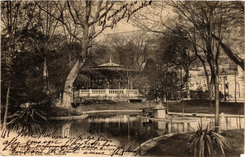 Carte postale ancienne Grenoble Jardin de Ville le Kiosque a Musique à Grenoble