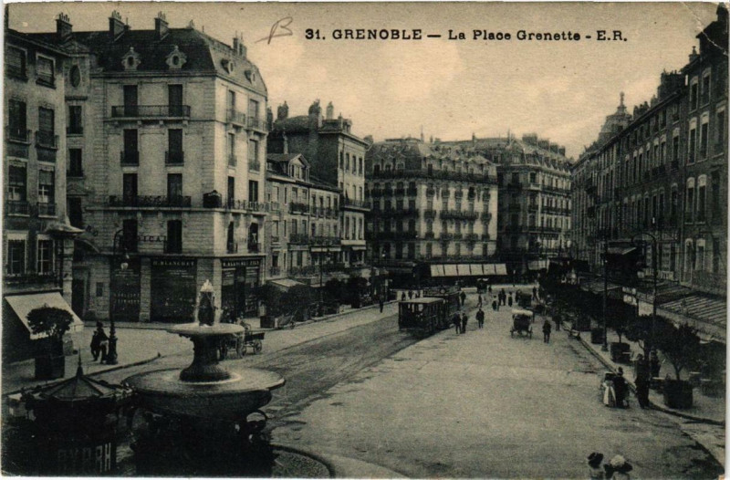 Carte postale ancienne Grenoble La Place Grenette à Grenoble
