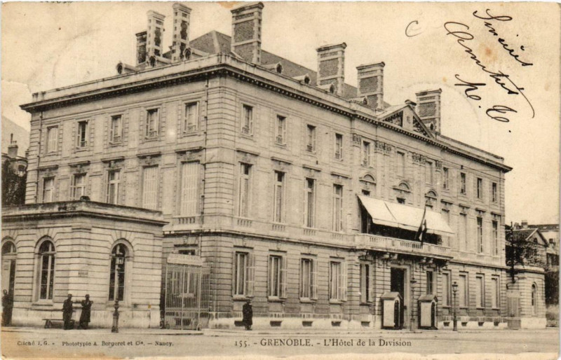 Carte postale ancienne Grenoble L'Hotel de la Division à Grenoble